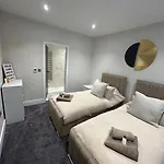 Fields Retreat - 4 Ensuite Bedrooms 別荘 ヨーク