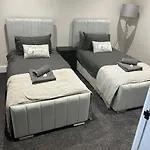 Fields Retreat - 4 Ensuite Bedrooms 別荘