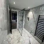 別荘 Fields Retreat - 4 Ensuite Bedrooms
