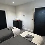 Fields Retreat - 4 Ensuite Bedrooms *
