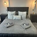Fields Retreat - 4 Ensuite Bedrooms ヨーク