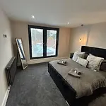 Fields Retreat - 4 Ensuite Bedrooms