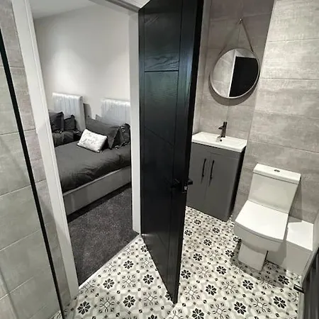 Fields Retreat - 4 Ensuite Bedrooms