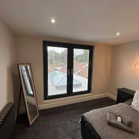 Holiday home Spacious & Modern House Sleeps 8
