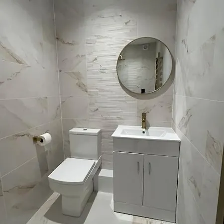 Fields Retreat - 4 Ensuite Bedrooms 別荘 *