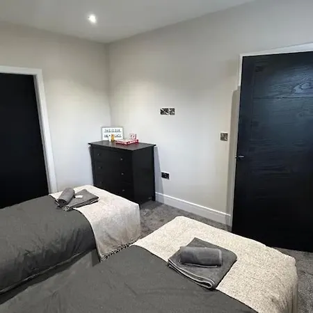 Fields Retreat - 4 Ensuite Bedrooms *