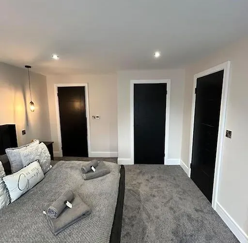 Vakantiehuis Fields Retreat - 4 Ensuite Bedrooms York