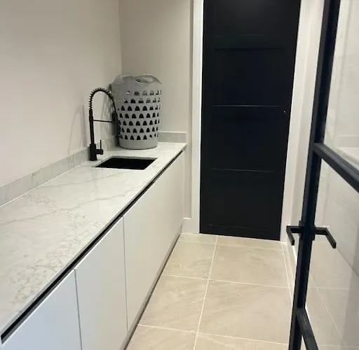 Fields Retreat - 4 Ensuite Bedrooms