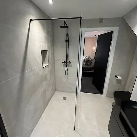 Fields Retreat - 4 Ensuite Bedrooms York