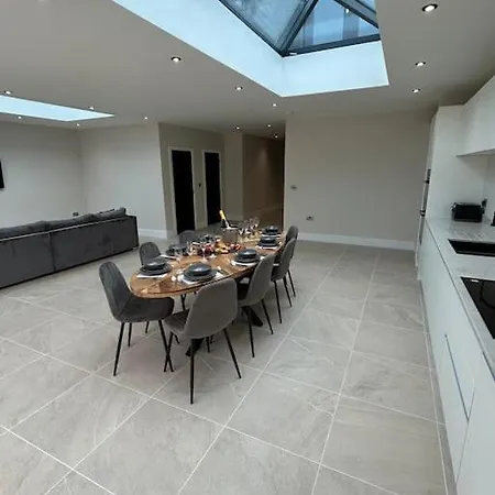 Holiday home Fields Retreat - 4 Ensuite Bedrooms