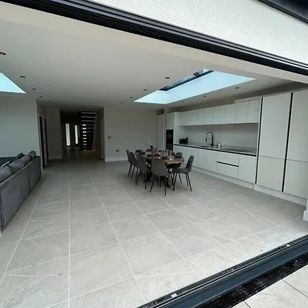 Fields Retreat - 4 Ensuite Bedrooms York