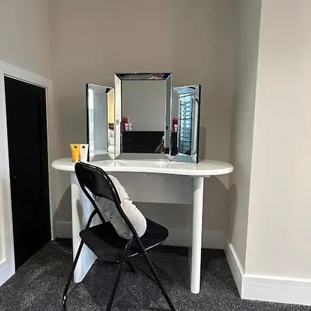 Holiday home Fields Retreat - 4 Ensuite Bedrooms *