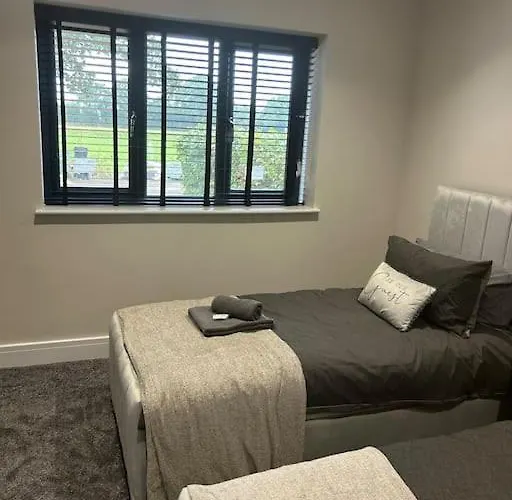 Fields Retreat - 4 Ensuite Bedrooms *