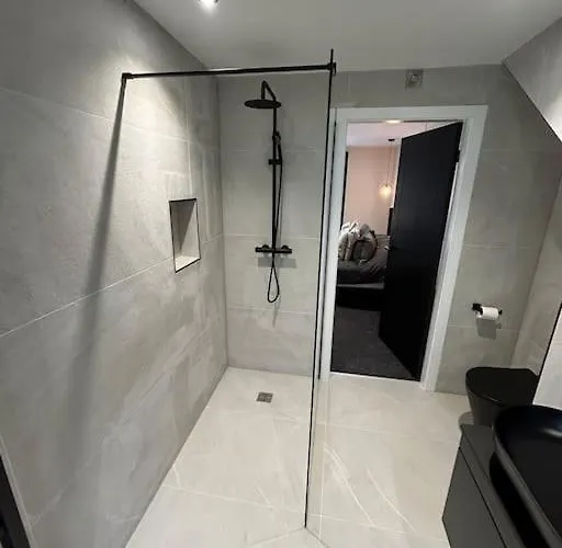 Fields Retreat - 4 Ensuite Bedrooms York